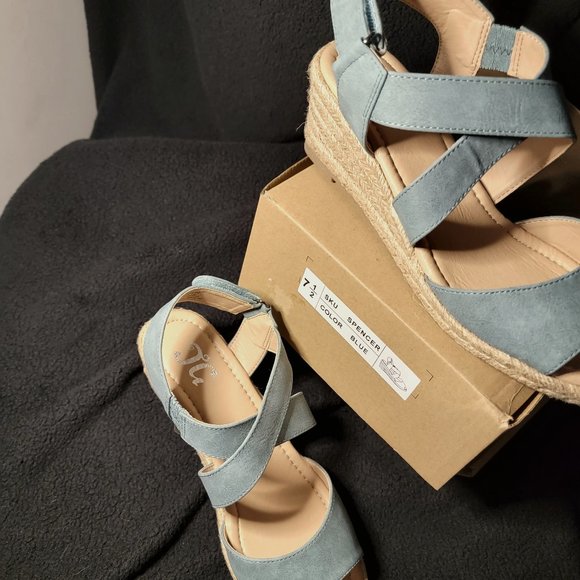 JOURNEY & CREW Size 7.5 Sky blue, tan - Picture 1 of 2